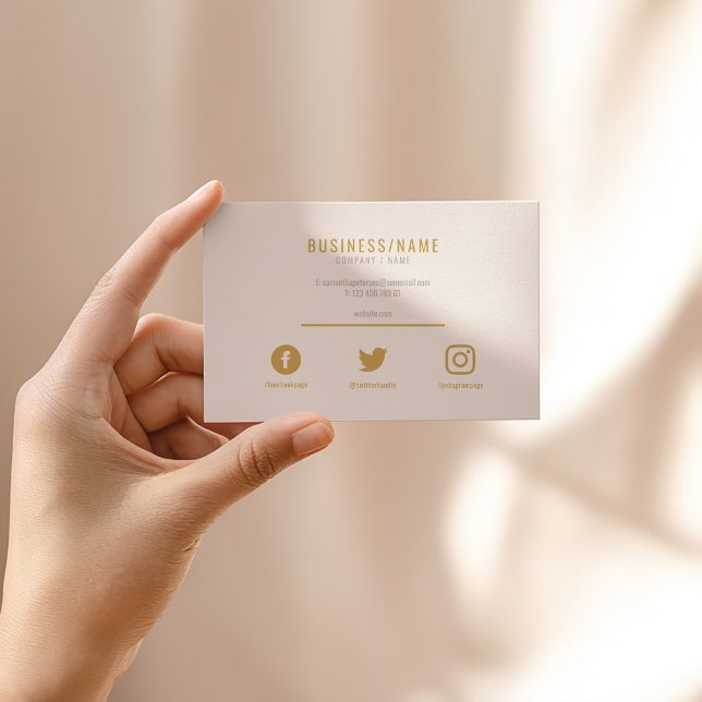 Gras blanc et or carte de visite des médias sociau (Blush pink business card with gold text and social icons)