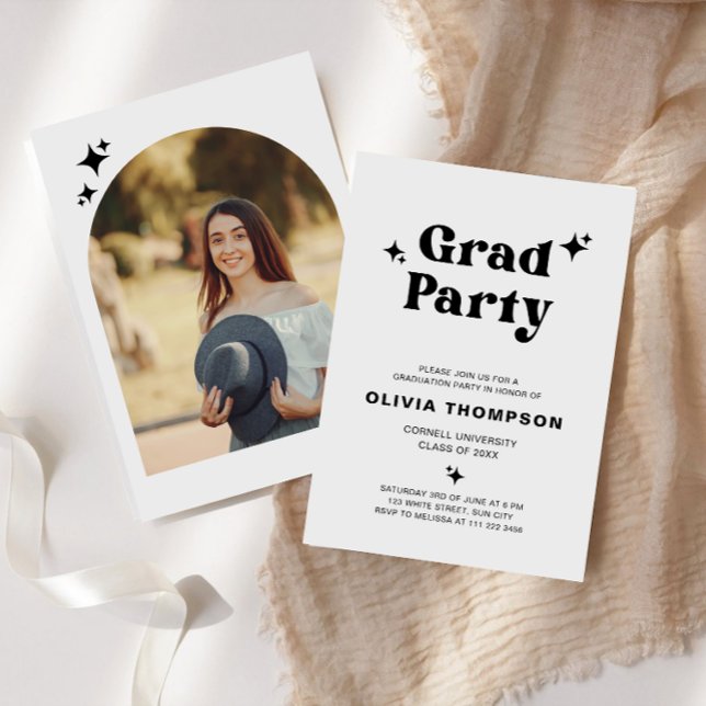 Gras Retro Type Arch Photo Graduation Invitation (Créateur téléchargé)