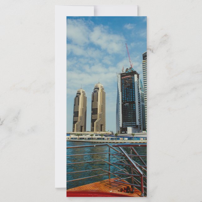 Gratte-ciel dans la marina de Dubaï (Devant)