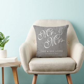 Gray Linen Initiales M. et Mme la Mariage Coussin