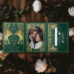 Green Royal Médieval Lion Mariage Tri-Fold<br><div class="desc">Célébrez votre journée spéciale avec ce design Mariage Royal Medieval Lion. Le design n'est PAS une vraie feuille d'or. Vous pouvez customiser plus loin en cliquant sur le bouton "PERSONNALISER". Image d'espace fournie par Unsplash et n'est PAS à vendre remplacez-la par vos propres photos.</div>