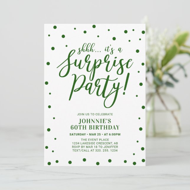 Green Surprise Adulte Anniversaire Fête Invitation (Debout devant)