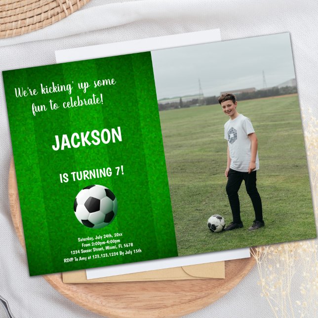 Green With Line Soccer Anniversaire Invitations av (Green With Line Soccer Birthday Invitations w phot)