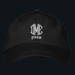 Groom Mariage Personnalisé Monogramme Casquette de<br><div class="desc">Surprenez le marié avec ce casquette de baseball cool qui présente son monogramme de 3 lettres et le mot groom ci-dessous. Modifiez facilement le texte et la couleur du casquette pour qu'ils correspondent à vos thèmes/couleurs mariages. Cela fait un fiançailles génial ou un cadeau de faveur de mariage. Les casquettes...</div>
