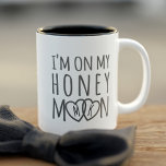 Groom On My Honeymoon Monogramme Coffee Mug<br><div class="desc">Un cadeau mariage parfait pour la Groom qui est en lune de miel. Vous pouvez ajouter vos initiales au coeur et son nom aussi.</div>