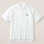 Groom Polo Shirt<br><div class="desc">Chemise Polo Groom en blanc avec texte brodé noir.</div>