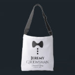 Groomsman Black Cravate Mariage Sac à bagages<br><div class="desc">Ces sacs amusants sont conçus comme des faveurs, des cadeaux ou des sacs de swag pour les groomsmen mariages. Ils disposent d'une image d'une cravate noire avec trois boutons et un texte qui lit Groomsman avec un espace pour entrer son nom ainsi que les noms du couple mariage et la...</div>