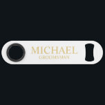 Groomsman personnalisé classique blanc et or<br><div class="desc">Cadeaux personnalisés Groomsman Blanc et Or Classique avec nom et titre de marionnettiste personnalisé en style de police serif classique or. Aussi parfait pour Best Man, Père de la Mariée et plus. Remarque : Les détails du papier sont simulés dans l'illustration. Il n'y aura pas de métal sur ce produit....</div>