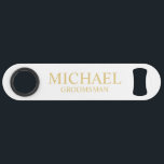 Groomsman personnalisé classique blanc et or<br><div class="desc">Cadeaux personnalisés Groomsman Blanc et Or Classique avec nom et titre de marionnettiste personnalisé en style de police serif classique or. Aussi parfait pour Best Man, Père de la Mariée et plus. Remarque : Les détails du papier sont simulés dans l'illustration. Il n'y aura pas de métal sur ce produit....</div>