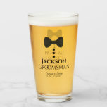 Groomsman Wedding Favor Verre Tumbler<br><div class="desc">Ce tourbillon de verre amusant ou grand verre de bière est conçu comme un cadeau ou une faveur pour les Groomsmen à votre mariage. Il présente une image d'une cravate noire avec trois boutons. Le texte dit "Groomsman" et a un espace pour son nom ainsi que les noms du couple...</div>