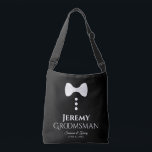 Groomsman White Cravate Mariage sac à bagages<br><div class="desc">Ces sacs amusants sont conçus comme des faveurs, des cadeaux ou des sacs de swag pour les groomsmen mariages. Ils ont une image d'une cravate blanche avec trois boutons et un texte qui lit Groomsman avec un espace pour entrer son nom ainsi que les noms du couple mariage et la...</div>