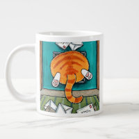 Gros chat Tabby orange dans la tasse de café Flap