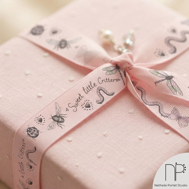 Gros-grain Ruban grosgrain monogrammé rose blush bug (Blush pink bug monogram grosgrain ribbon featuring hand-drawn chic noir fine line ink art.)