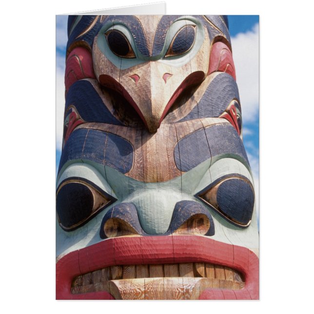 Gros plan du mât totémique à Sitka, Alaska, USA (Devant)