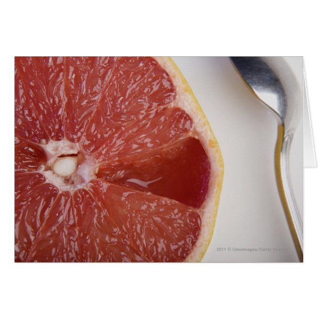 Gros plan d'une tranche d'orange et une cuillère (Devant horizontal)