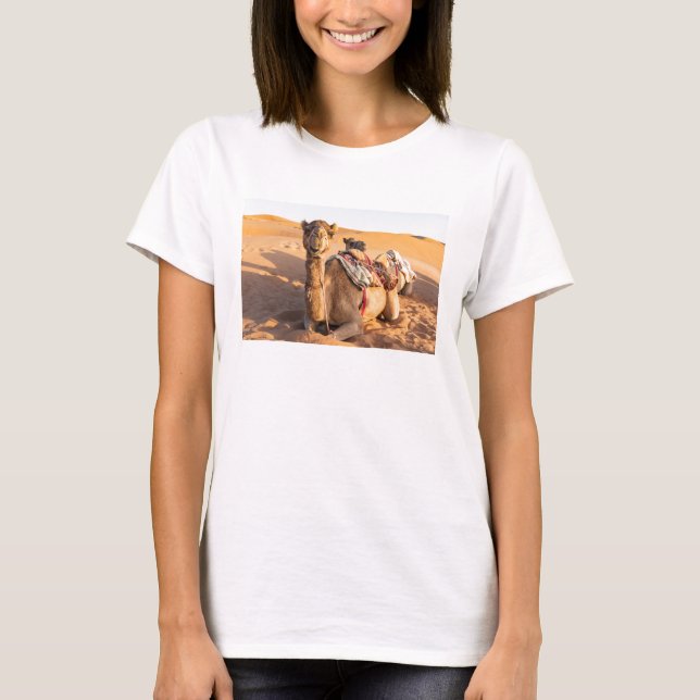 Gros plan sur Camel dans le désert d'Oman T-Shirt (Devant)