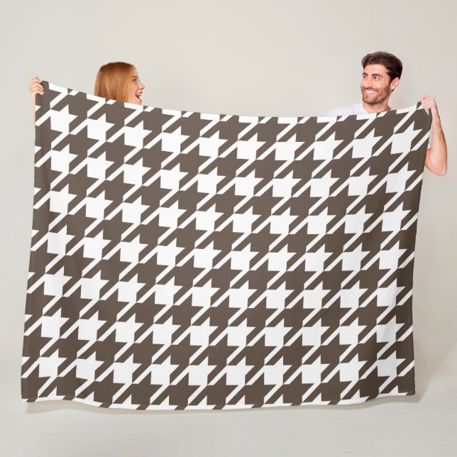Grosse couverture en polaire Brown Houndstooth (En situation)