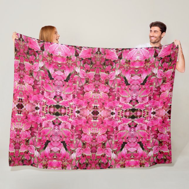 Grosse couverture en polaire Feuilles roses (En situation)