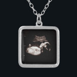 Grossesse Bébé Ultrasons Sonogramme Collier photo<br><div class="desc">Grossesse Bébé Ultrasons Sonogramme Collier photo Peut être entièrement customisé pour répondre à vos besoins. © Gorjo Designs. Fait pour vous via la plateforme Zazzle. // Note : la photo utilisée est une image de réserve uniquement. Vous devrez remplacer par votre propre photo avant de commander/imprimer. Si vous avez besoin...</div>