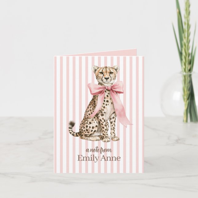 Guépard au nœud rose et monogramme à rayures (Devant)
