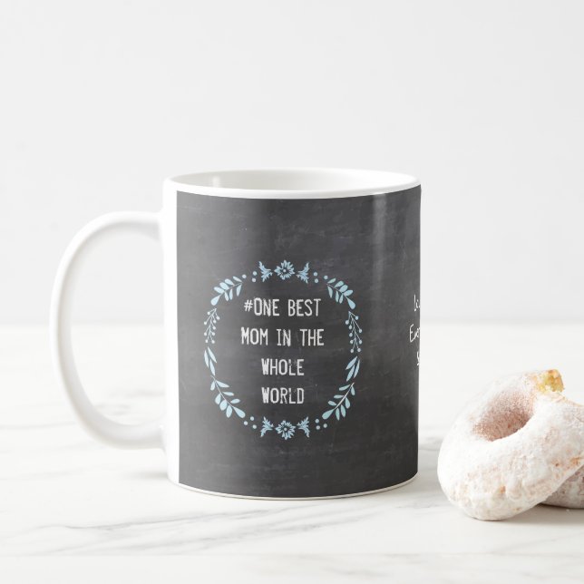 Guirlande florale sur tableau noir Mug Meilleure M (Avec donut)