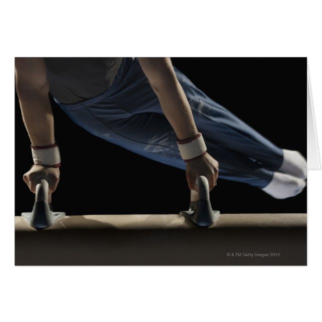 Gymnaste balançant sur cheval pommel (Devant horizontal)