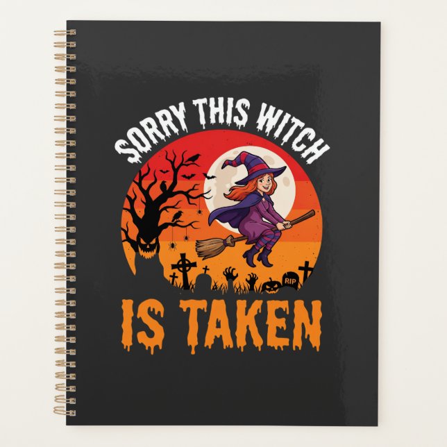 Halloween Désolé Cette Sorcière Est Prise Graphiqu (Devant)