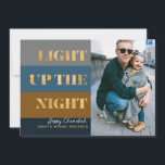 Hanoukka Chanukah Gold Light Up the Night Photo<br><div class="desc">Notre Hanoukka / Chanukah Gold Light up La carte Night Holiday est un moyen élégant et élégant de partager vos souhaits Hanoukka / Chanukah avec vos amis, votre famille et vos clients! Avec espace pour vous de personnaliser avec votre nom et votre photo. Enquêtes? envoyez-nous un message ou envoyez un...</div>