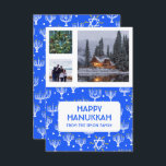 HANOUKKA CUSTOM 3 PHOTOS Menorah Star Holiday<br><div class="desc">Customisez cette carte à plat en ajoutant votre propre texte et photos à l'avant ou à l'arrière. Il y a une grille devant les photos qui facilite l'utilisation de toutes les photos de taille que vous avez et les garde alignés et en format carré. Vous pouvez supprimer la grille ou...</div>