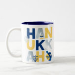 HANOUKKA Menorah Dreidel Coffee Mug<br><div class="desc">Notre Hanoukka Greeting MUG à deux tons avec un dreidel, menorah, beigne de gelée, et les étoiles juives de David est une belle et amusante façon de souhaiter à la famille et aux amis un Hanoukka heureux dans le style. . Personnalisez avec votre salutation personnalisée au verso pour en faire...</div>