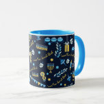 Hanoukka Menorah Dreidel Mug personnalisée<br><div class="desc">Notre Menorah Dreidel Custom Mug personnalisée Hanoukka comprend des menorahs, des dreidels, des cruches d'huile d'olive, des beignes de gelée, et plus encore. Personnalisez avec votre message pour faire de cette tasse Chanukah votre propre et ravissez votre heureux bénéficiaire avec une tasse personnalisée qui a été faite juste pour eux!...</div>