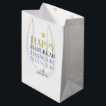 Happy Hanoukka Chanukah Gite Sac cadeau<br><div class="desc">La conception simulée de feuille d'or Faux est incorporée dans cette conception. Personnalisez le texte personnalisé ci-dessus. Vous pouvez trouver d'autres éléments de coordination dans notre collection "Happy Hanoukka Chanukah".</div>
