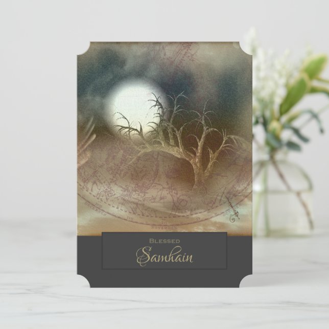 Haunted Tree Samhain ou Autumn Event Invitation (Debout devant)