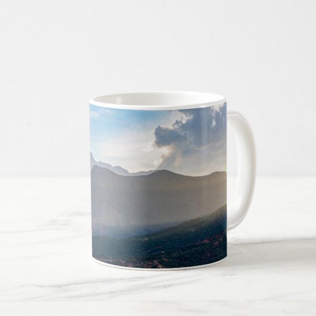 Hazy Pikes Peak Sunset Classic Mug (Devant droit)