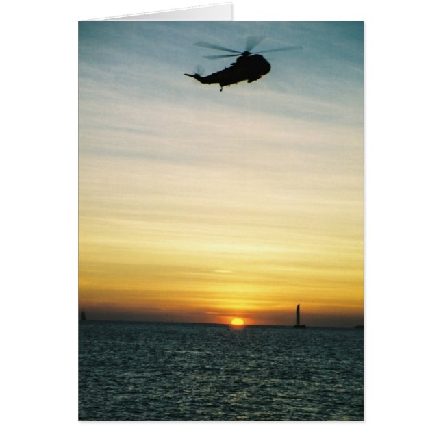 Hélicoptère au coucher du soleil (Devant)