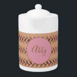 Herringbone rose et or Personnalisé<br><div class="desc">Arrière - plan moderne et tendance rose marine (couleur Pantone) avec revêtement motif en  d'épine dorée. Personnaliser avec nom ou monogramme dans la police de script moderne tendance</div>