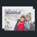 Heureux Hanoukka neige bulles Carte photo de vacan<br><div class="desc">Élégant et mignon Happy Hanoukka Snow Bubbles Carte photo de vacances est parfait pour tous vos amis et famille cette saison de vacances. Customisez le texte avec votre nom de famille et l'année et échangez la photo pour une photo de vos enfants, de votre animal de compagnie ou de toute...</div>