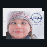 Heureux Hanoukka neige bulles Carte photo de vacan<br><div class="desc">Élégant et mignon Happy Hanoukka Snow Bubbles Carte photo de vacances est parfait pour tous vos amis et famille cette saison de vacances. Customisez le texte avec votre nom de famille et l'année et échangez la photo pour une photo de vos enfants, de votre animal de compagnie ou de toute...</div>