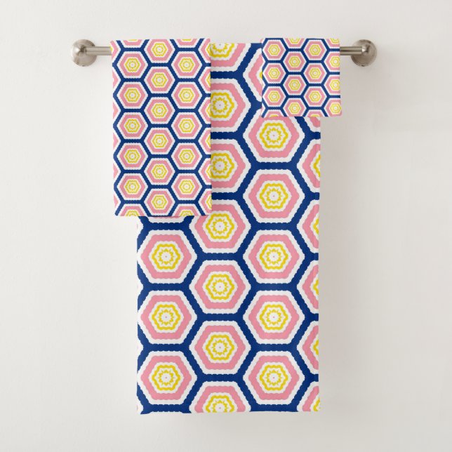 Hexagon fleurs motif bleu rose jaune (En situation)