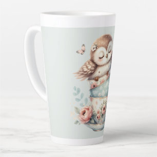 Hibou endormi dans des tasses à thé florales empil