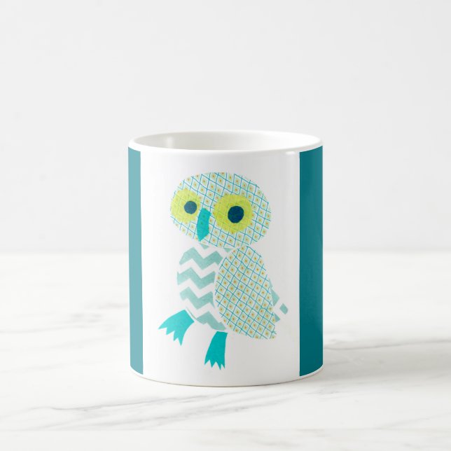 Hibou vert avec la tasse bleue de frontières (Centre)