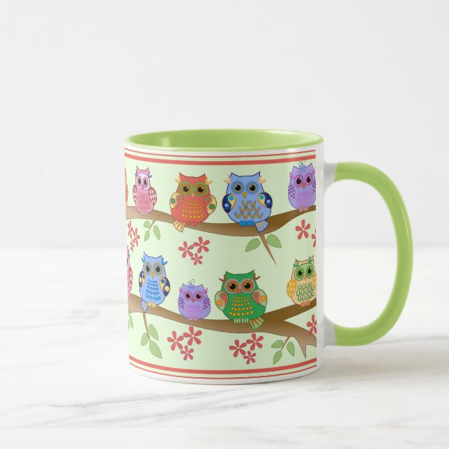 Hiboux mignons sur la tasse de branches (Droite)