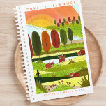 Highland Cows Joyeux planificateur de place<br><div class="desc">Notre planificateur mensuel non daté présente une illustration charmante d'un champ de vaches de montagne aux couleurs automnales, ce qui en fait un outil d'organisation agréable et fonctionnel. Avec son format polyvalent non daté, vous pouvez commencer à utiliser ce planificateur à tout moment de l'année. Chaque mois vous offre suffisamment...</div>