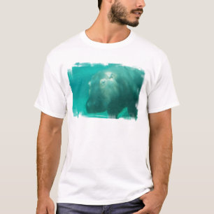 Hippopotame sous le T-shirt des hommes de l'eau