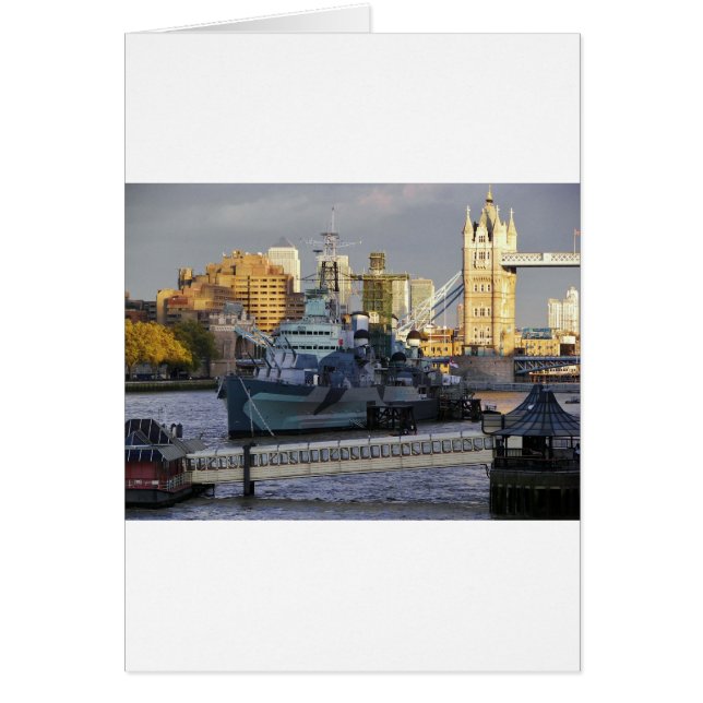 HMS Belfast. (Devant)