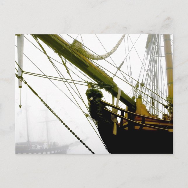 HMS Bounty émergent de la carte postale Mist (Devant)