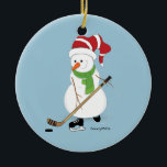 Hockey Snowman Ornement de Noël<br><div class="desc">Snowman jouant au hockey ornement de Noël.</div>