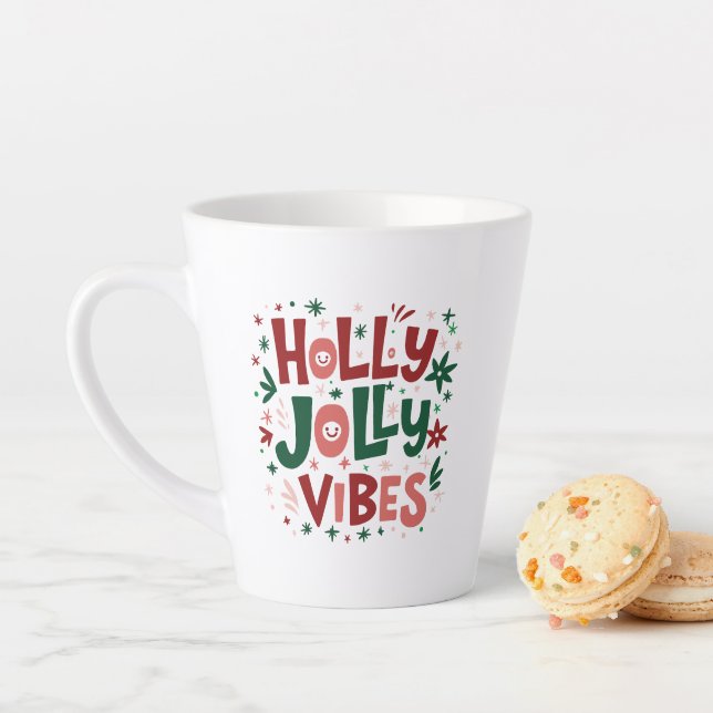 Holly Jolly Vibes Latte Mug (En situation)