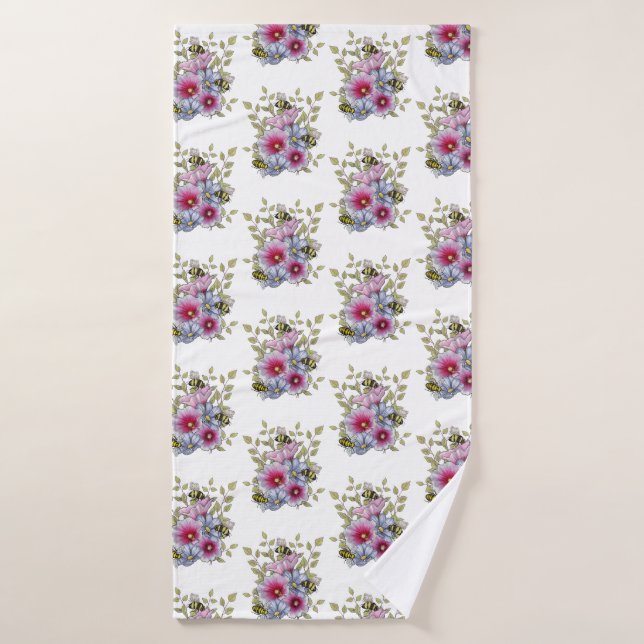 Hollyhocks et fleurs bleues avec bourdons (Serviette de bain)