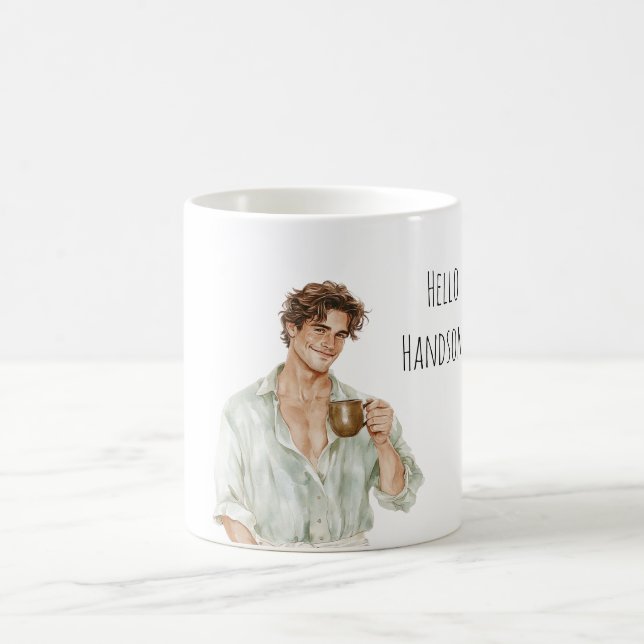 Homme aux cheveux bruns avec tasse (Centre)